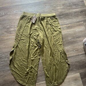 Matilda Jane Sz Medium Crop Pants Style 33660B NWT NEW olive